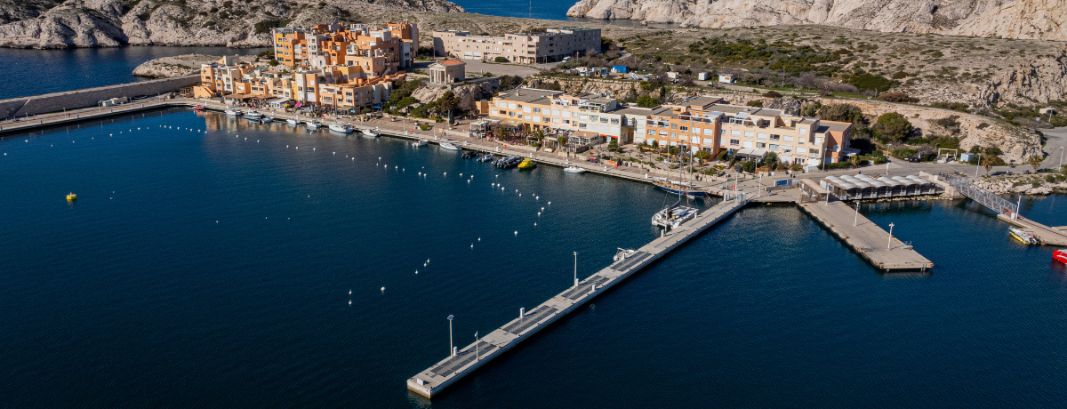 Wattway équipe le port du Frioul du premier appontement photovoltaïque au monde
