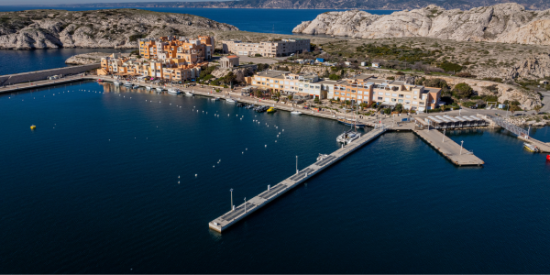 Wattway équipe le port du Frioul du premier appontement photovoltaïque au monde