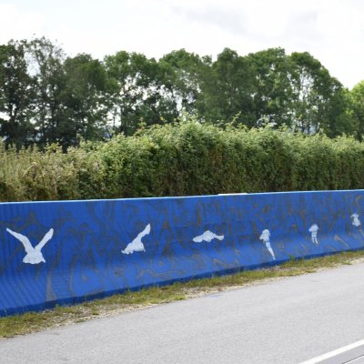 Un graff d’un kilomètre le long de la route solaire à Tourouvre