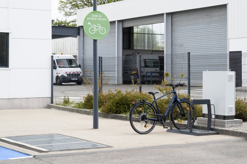 borne-de-recharge-avec-wattway-a-plougastel